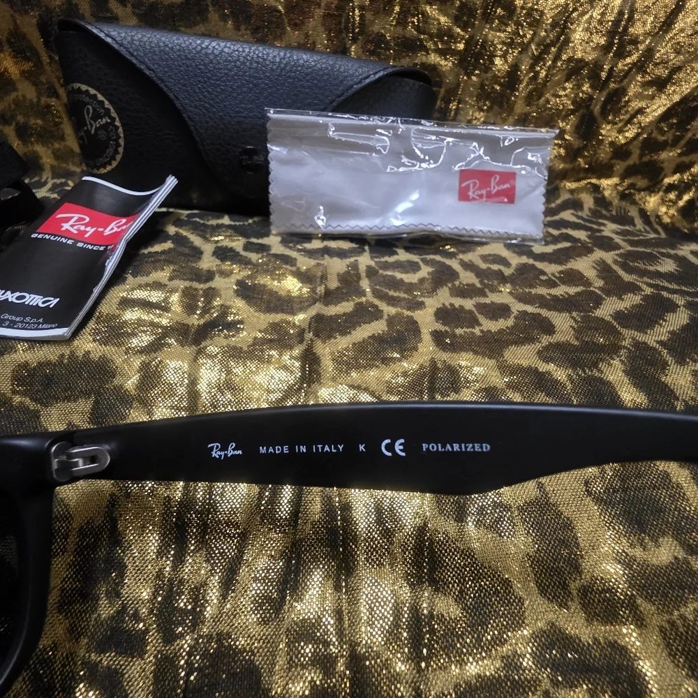 Ray-Ban Black Sunglasses Unisex